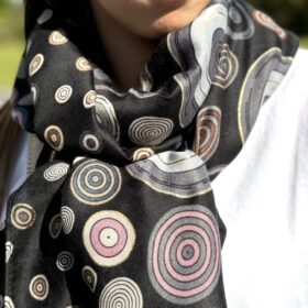 Foulard imprimé ronds noir et rose