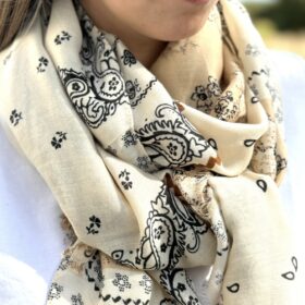 Foulard écru imprimé cachemire