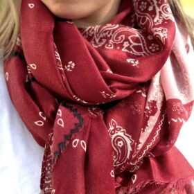 Foulard rouge imprimé cachemire