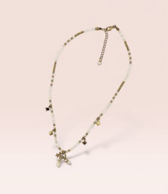 Collier doré et nacre