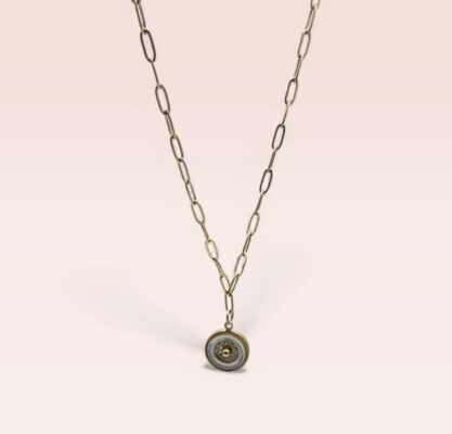 Collier doré, nacre et strass